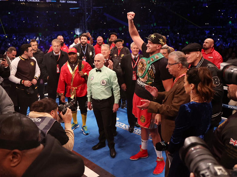 Fury overwhelmed Chisora ​​in 10 rounds, challenging Usyk to unify the belt - Photo 2
