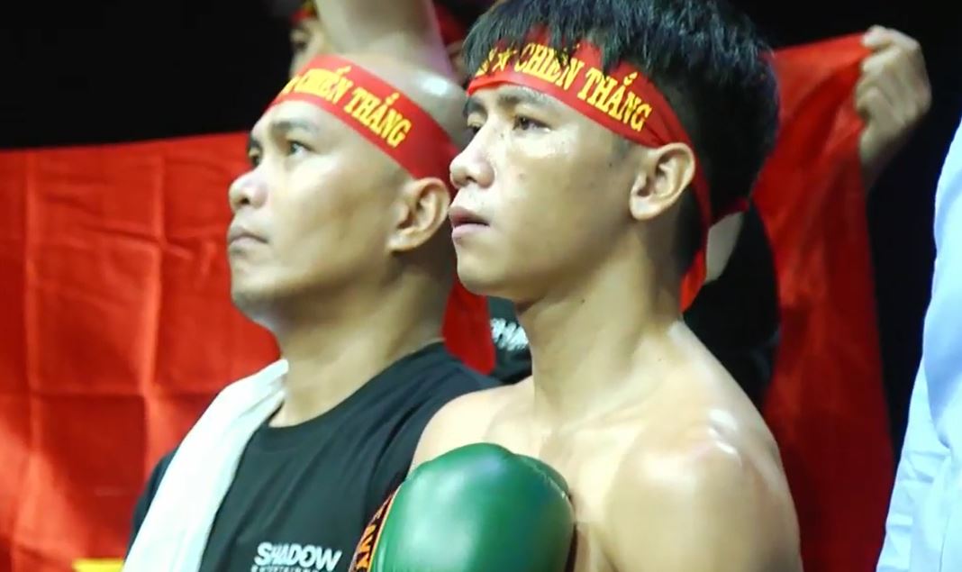Le Huu Toan won the Philippine boxer, successfully defended the WBA Asia belt - Photo 2