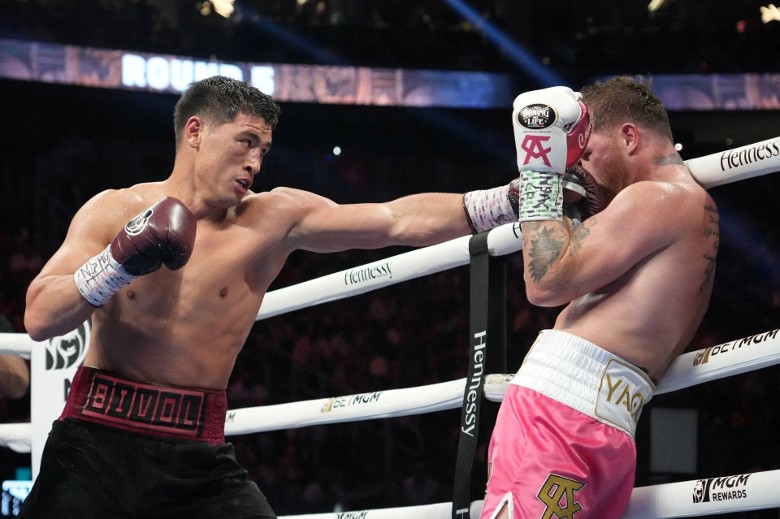 Canelo Alvarez risk 1 year after hand surgery - Photo 2