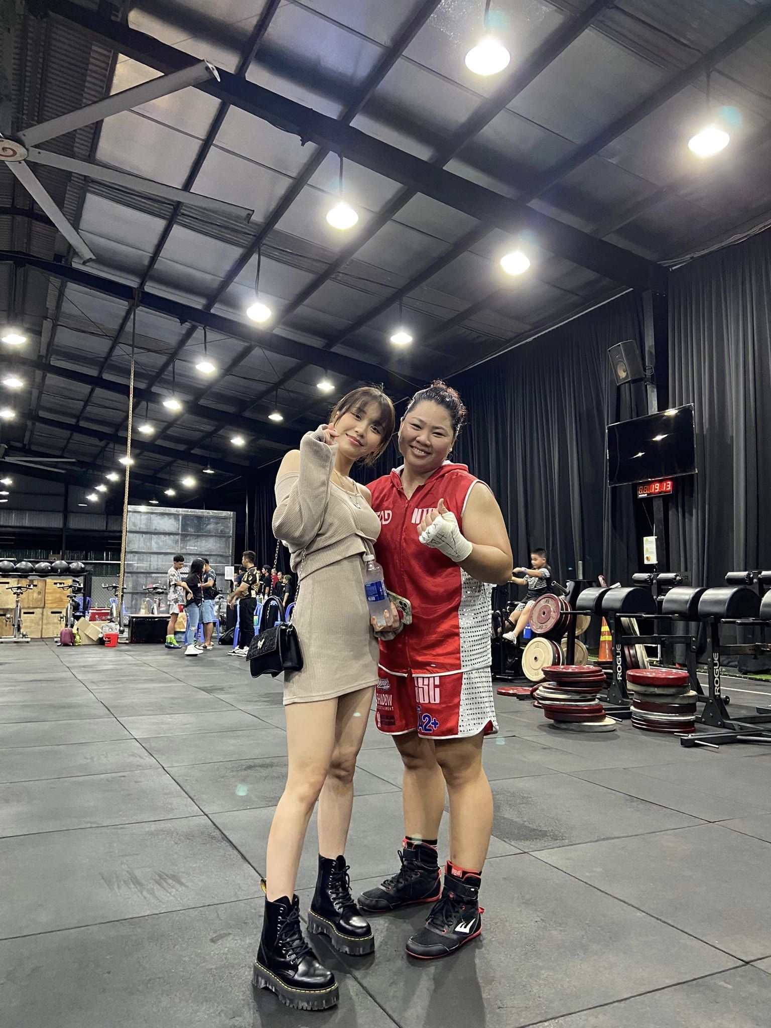Han Sara, Linh Ka 'landed' to Boxing Lead The Beginning event - Photo 13