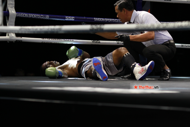 Lead the Beginning: Vo Hong Dat TKo opponent in the first half after 4 times of punching - Photo 5