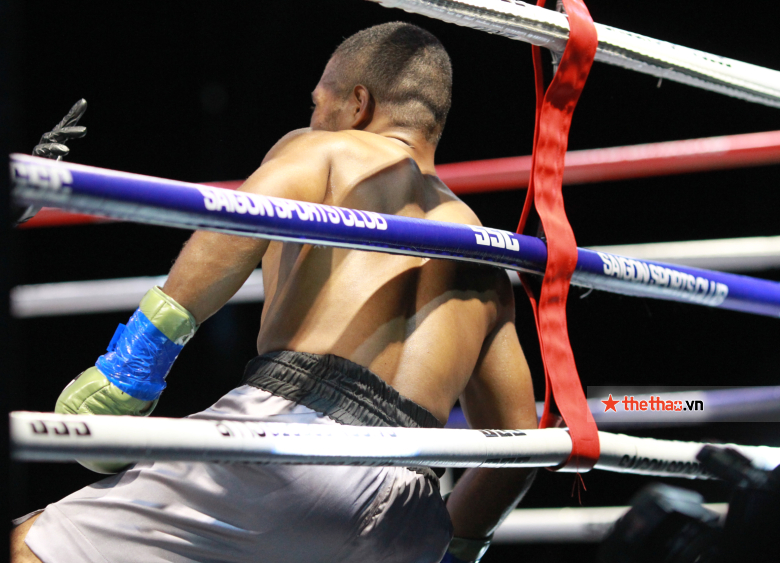 Lead the Beginning: Vo Hong Dat TKo rival in the first half after 4 times of punching - Photo 8