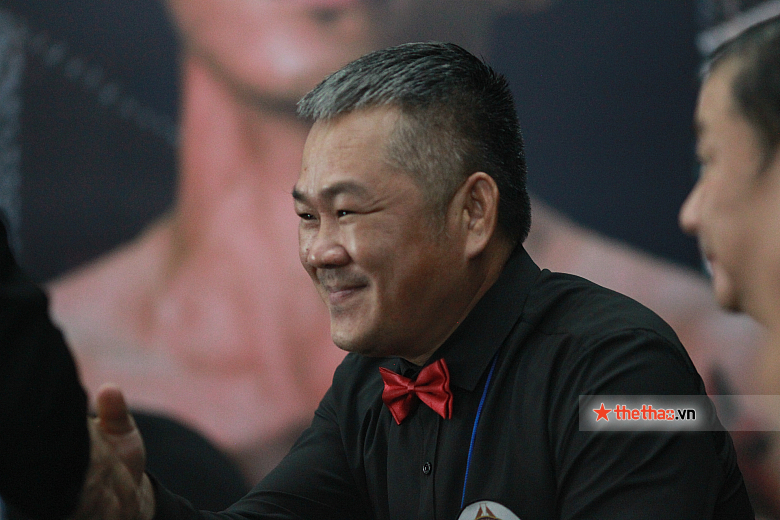 Who is the referee the battle of Boxing IBA world Tran Van Thao vs Andrew Laurio? - Photo 4
