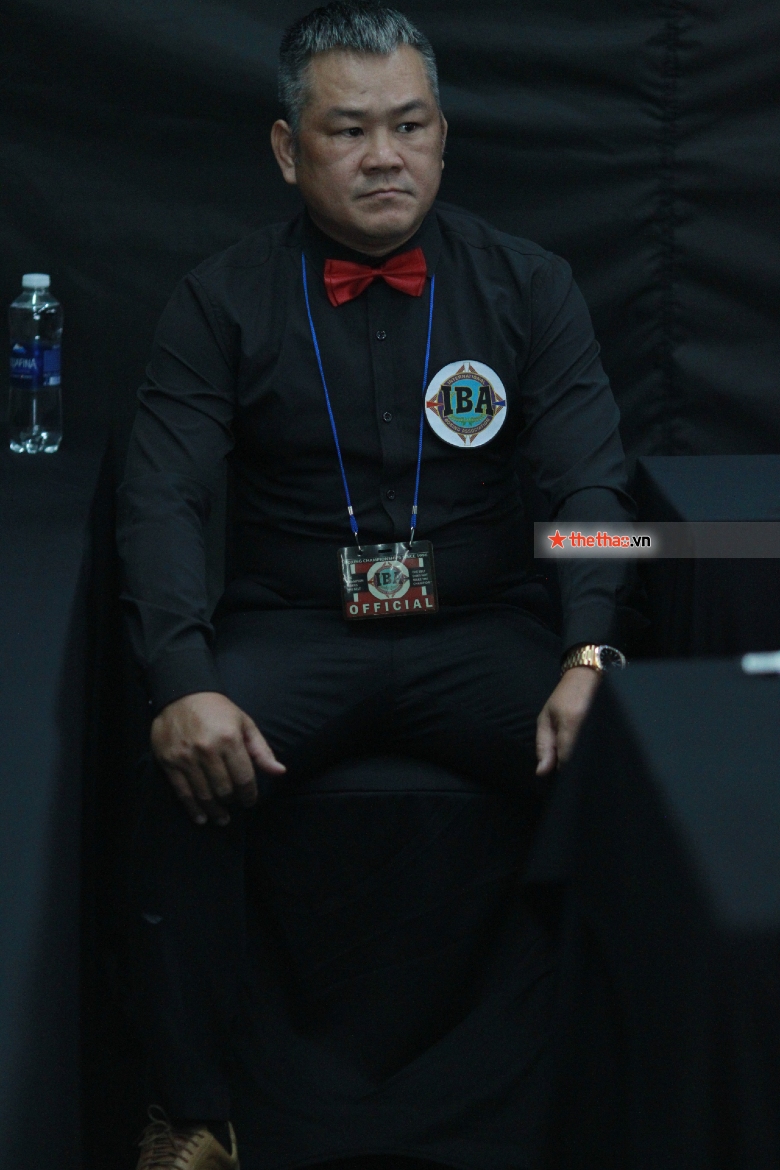 Who is the referee the battle of Boxing IBA world Tran Van Thao vs Andrew Laurio? - Photo 2