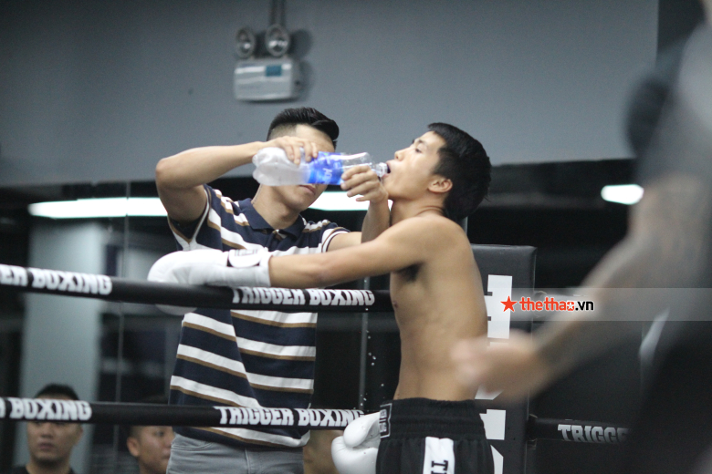Andrea Aybar 'heat up' Boxing Trigger Hanoi event - Photo 6