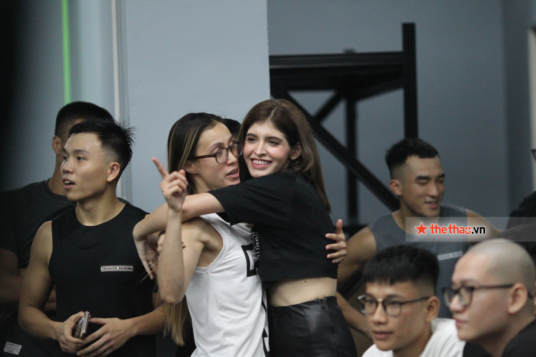 Andrea Aybar 'heat up' Boxing Trigger Hanoi event - Photo 12