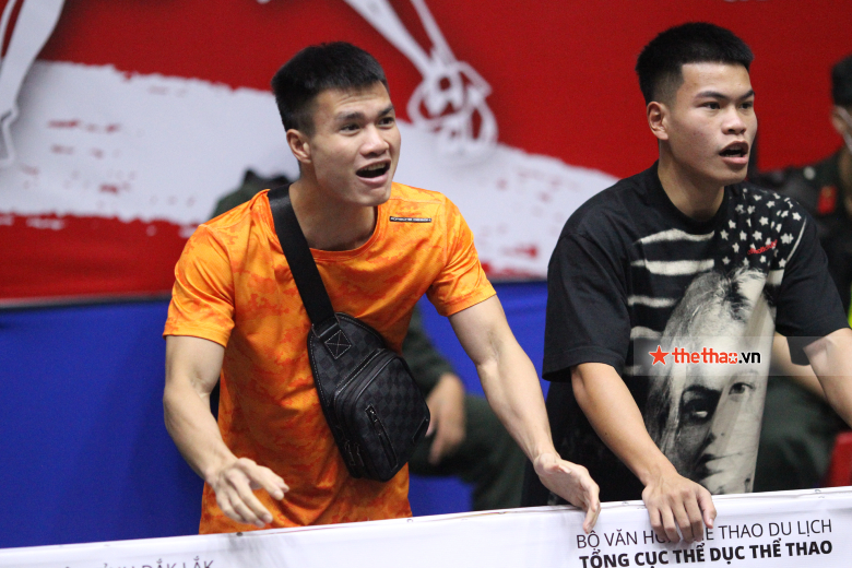 Nguyen Thi Tam, Nguyen Van Duong Khan because of cheering juniors in the young boxing tournament - Photo 4