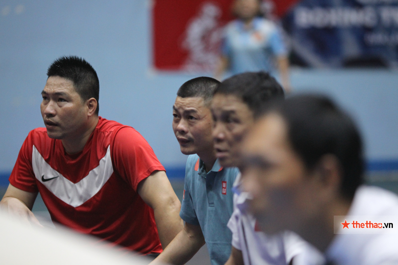 Hanoi coach Nam threw water bottles at the referee in the young Boxing tournament - Photo 3