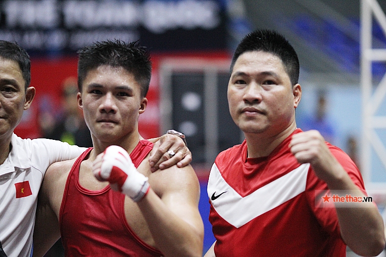 Hanoi coach Nam threw water bottles at the referee in the young Boxing tournament - Photo 11