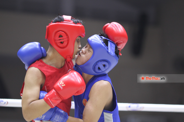 The army boxing athlete cheered for the victory, the coach shouted to 'keep order' - Photo 2