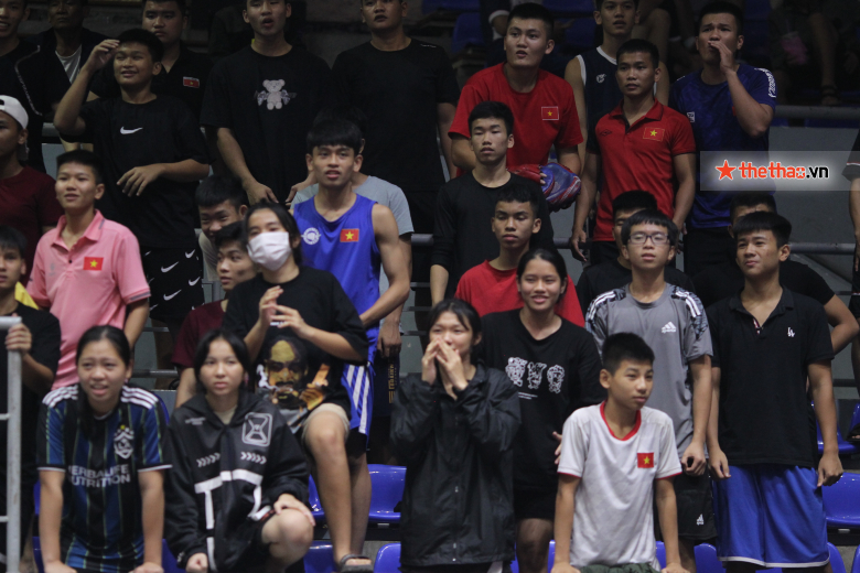The army boxing athlete cheered for the victory, the coach shouted to 'keep order' - Photo 8