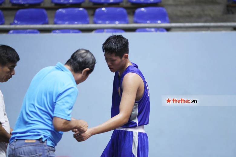 The army boxing athlete cheered for the victory, the coach shouted to 'keep order' - Photo 6