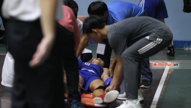 Boxing nationwide 2022: Female boxer is lowered, stretched out of the ring - Photo 4