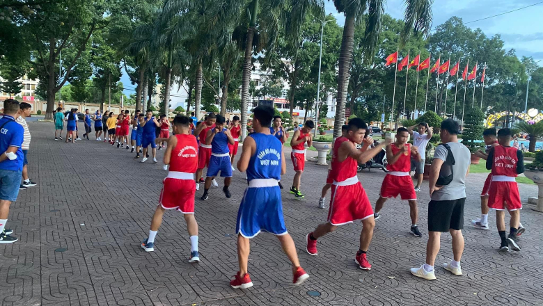 The army boxing 'forged soldiers' in the gym of the boxer Truong Dinh Hoang - Photo 1
