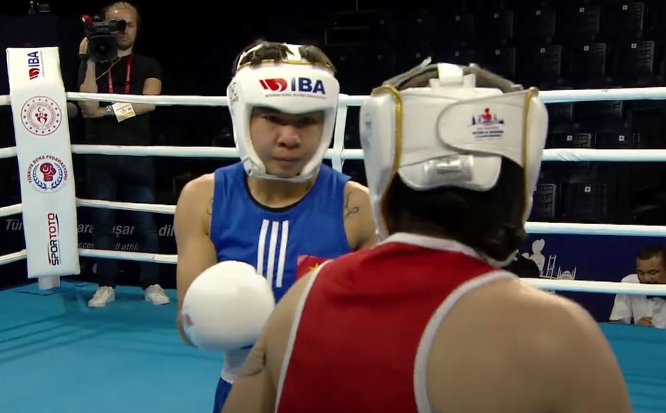 Thu Nhi loses white in the first round of the world boxing prize - Photo 1