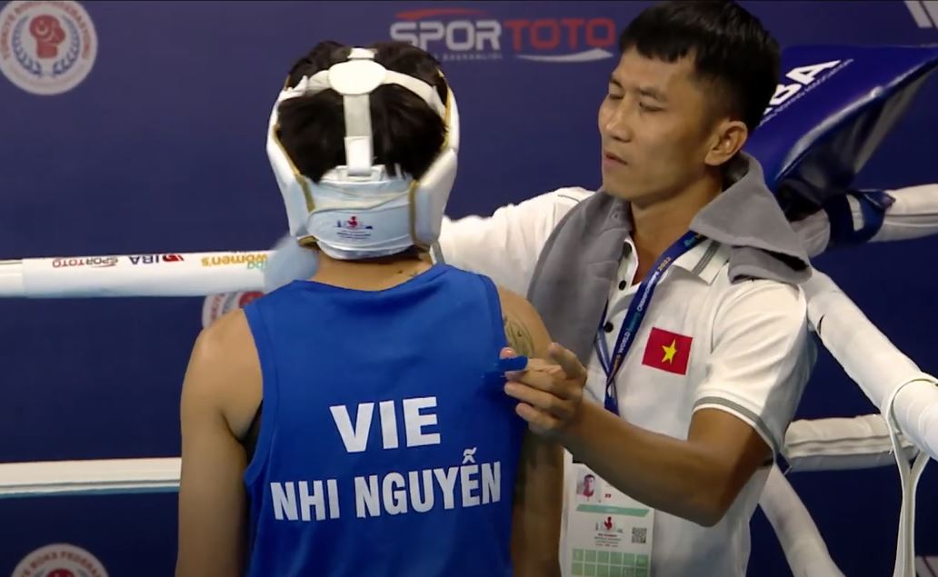 Thu Nhi loses white in the first round of the world boxing prize - Photo 2