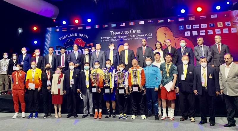 Nguyen Thi Tam received the best female athlete awards for the expanded Thai boxing tournament - Photo 2