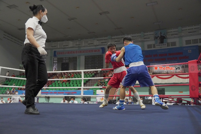 Le Huu Toan won back in the national boxing final - Photo 4