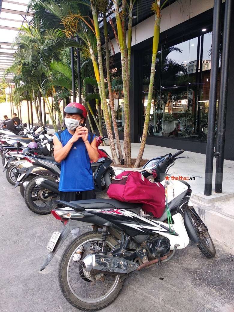 Le Huu Toan drove a motorbike home at the night of WBA Asia - Photo 1