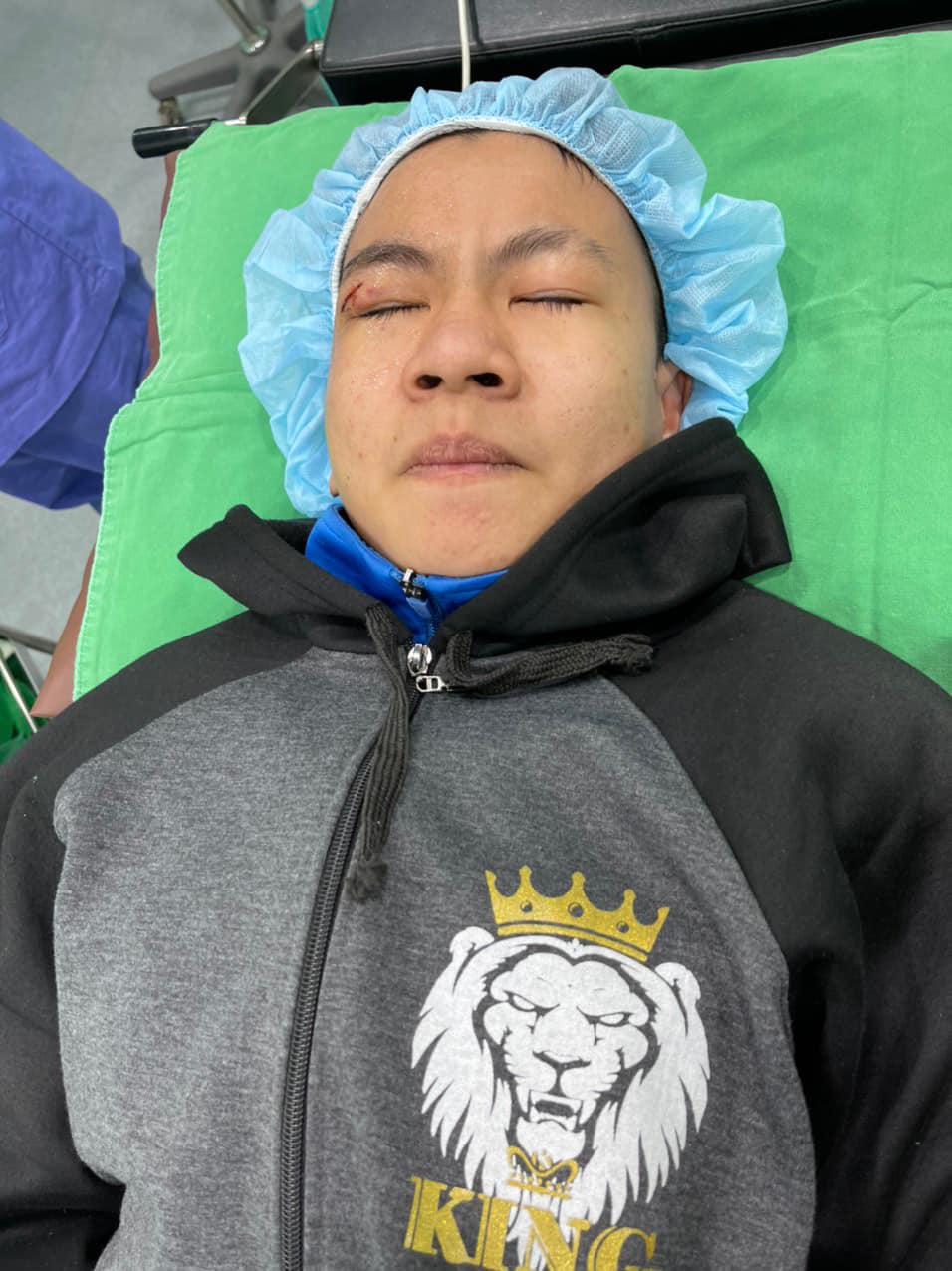 Champion Nguyen Thi Thu Nhi stitched 5 stitches after the battle of WBO belt - Photo 3