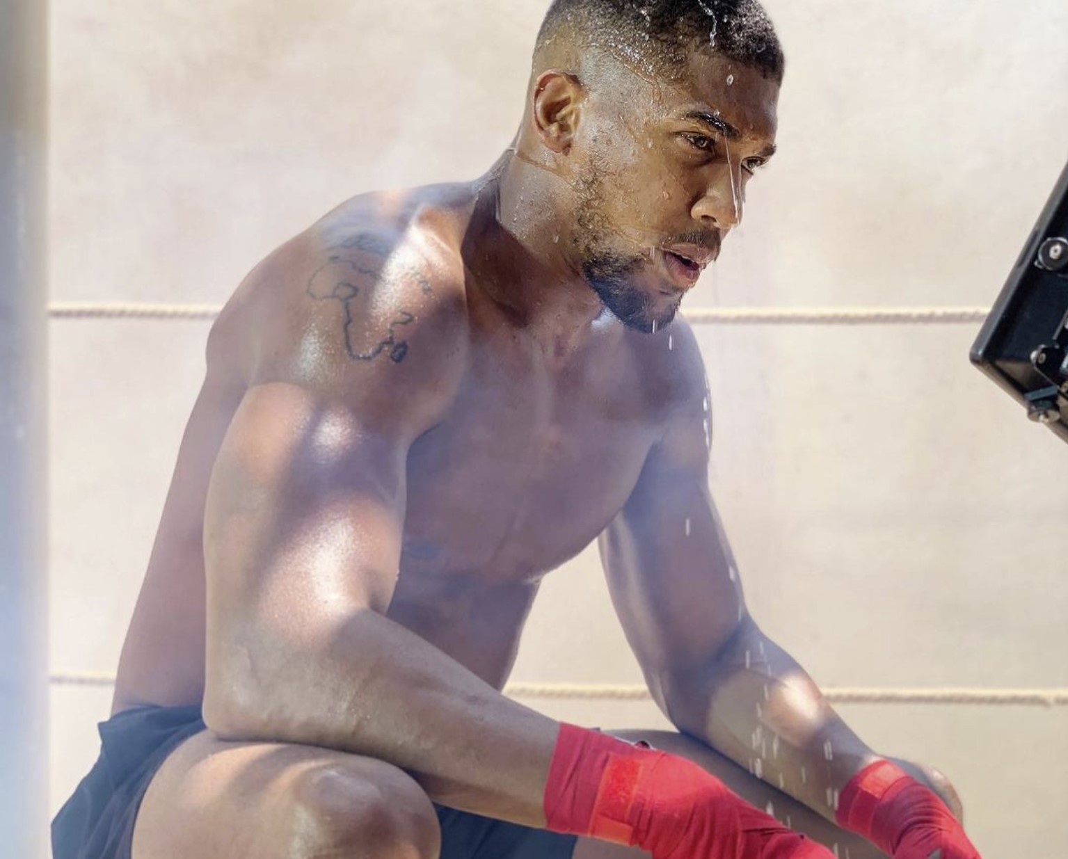 What does the tattoos on Anthony Joshua mean? - Photo 4