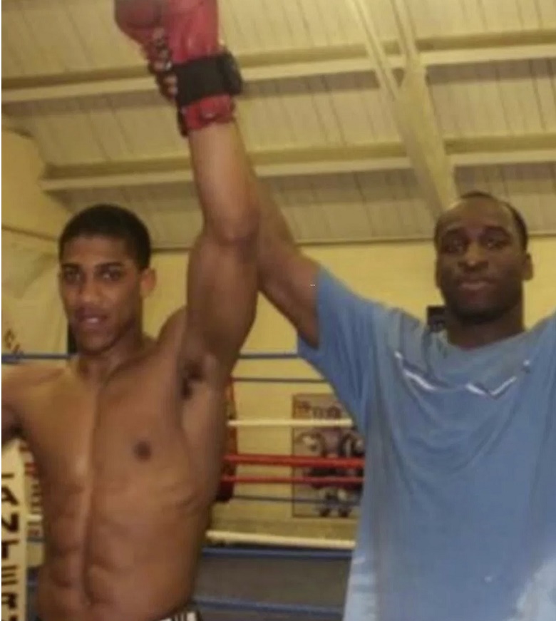 How did Tyson Fury almost lose the Rolex into Anthony Joshua's hands? - Photo 3
