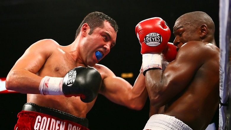 3 times Floyd Mayweather almost lost the record of winning 50-0 - Photo 3