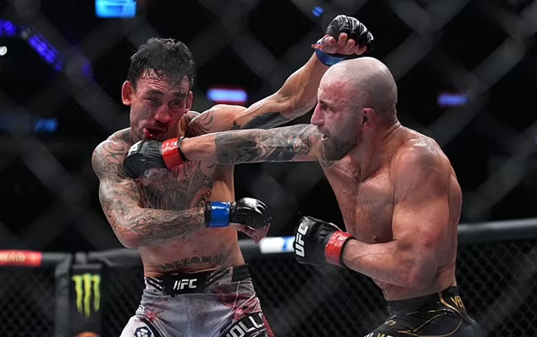 Adesanya brought the house to bet Volkanovski win Makhachev at UFC 284 - Photo 2