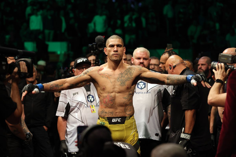 Alex Pereira increased 20kg after 1 week of winning UFC belt - Photo 1