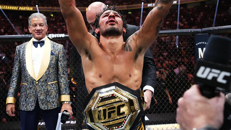 UFC 301: Alexandre Pantoja won Steve Erceg, successfully defended the Flyweight belt - Photo 1