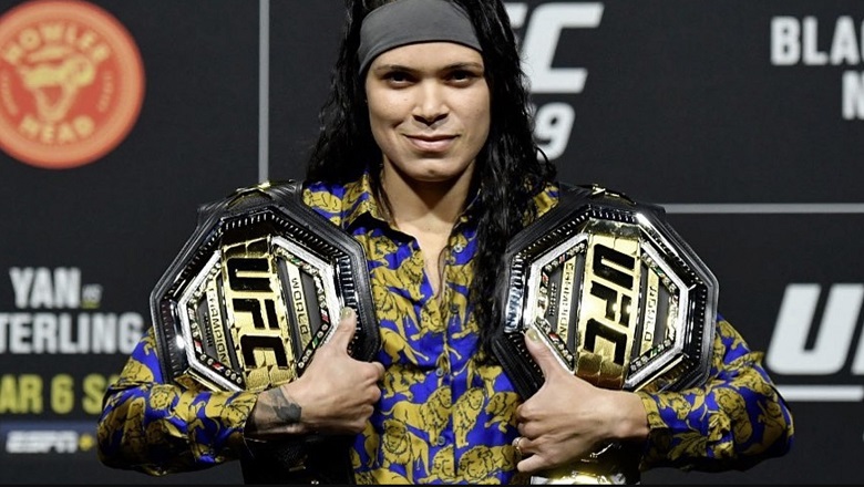 Amanda Nunes vs Julianna Pena Bantamweight Women's belt at UFC 265 - Photo 1