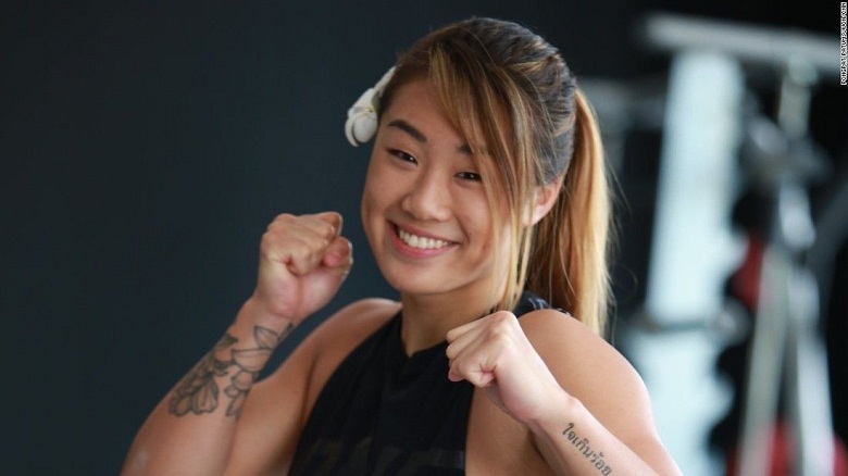 Angela Lee: Hotgirl 