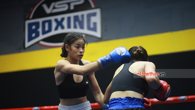 Appearing the first Vietnamese female boxer to win the first professional boxing at the age of 18 - Photo 1