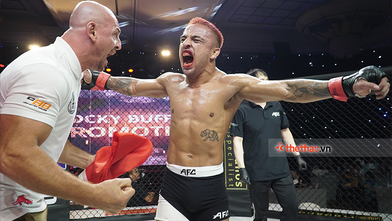 Gilberto launched a seam of foreign boxers and Johnny Tri Nguyen Tuyet Lion Championship - Photo 1