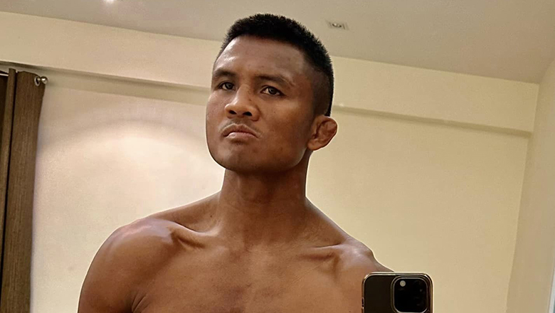 Buakaw presses nearly 10kg to fight the bare hand boxing with Saenchai - Photo 1
