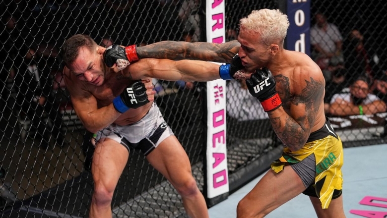 Charles Oliveira has just become a champion, Conor McGregor quickly handed up Tan Vuong - Photo 1