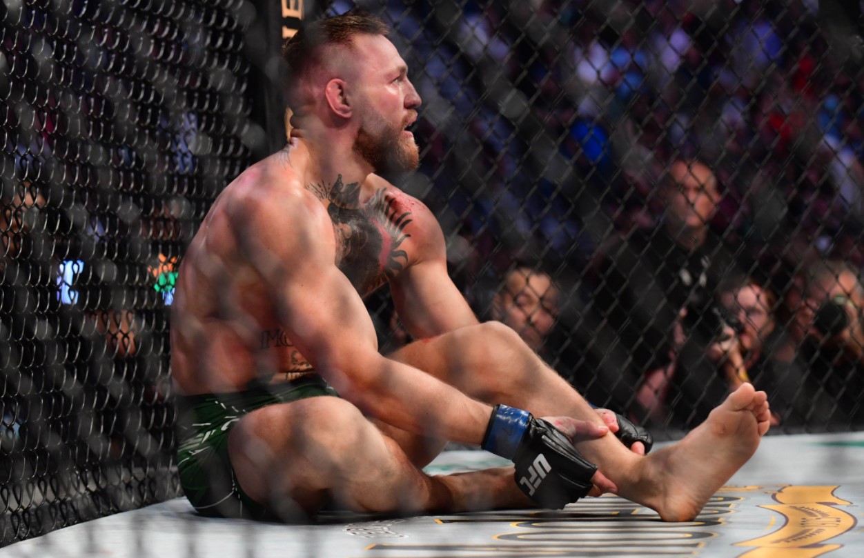 Conor McGregor is not allowed to compete in the next half of the year due to injury - Photo 1