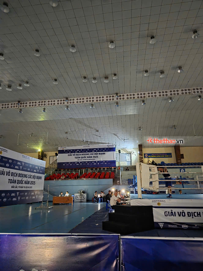 Dak Lak provincial stadium lost power when the Boxing Team of strong teams 2025 - Photo 2