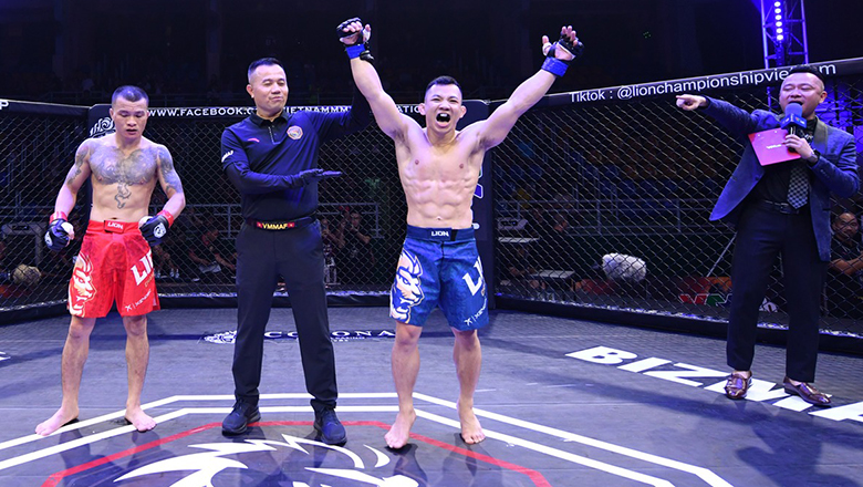 Dao Hong Son Thang Pham Ngoc Canh after 17 seconds - Photo 1