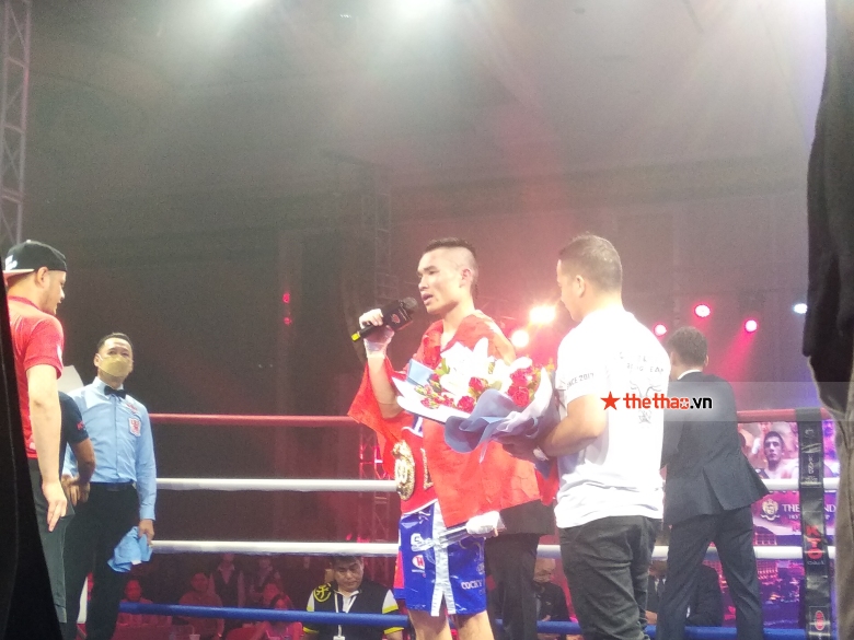 Dinh Hong Quan cried, dropped the IBF Asia belt when becoming a champion - Photo 1