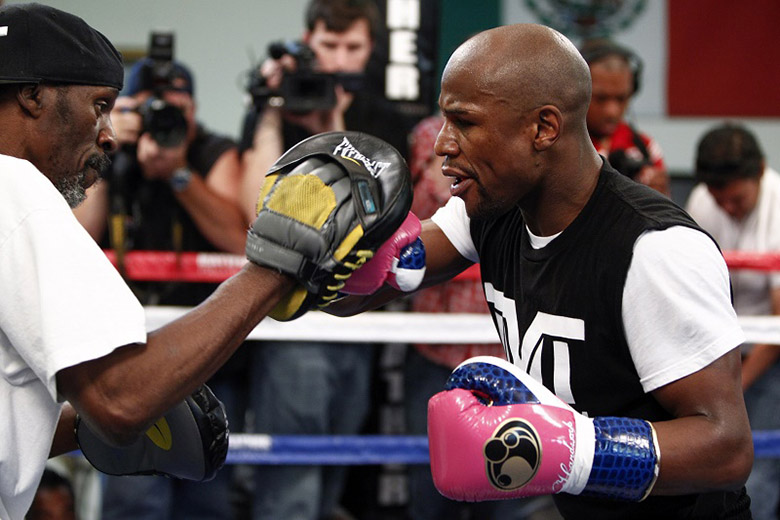 Floyd Mayweather and Julio Cesar Chavez SR appointment day in 2022 - Photo 2