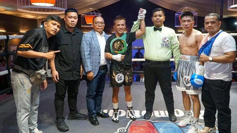Funny Boxing Professional Vietnam: The coach would like to lose when the boxer is about to finish - Photo 1