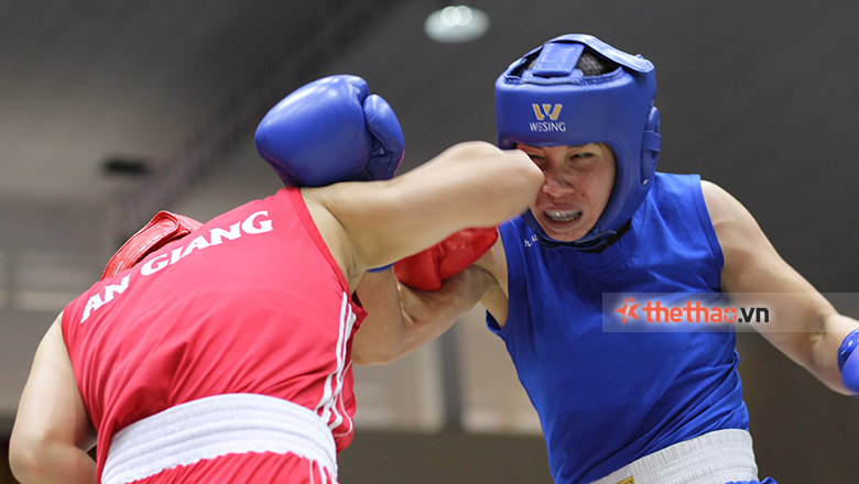 Ha Thi Linh has the first victory in the Paris Olympic boxing qualifier - Photo 1