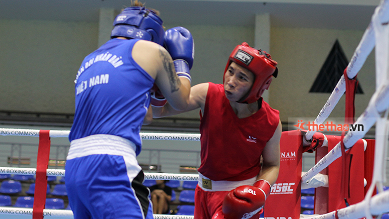 Ha Thi Linh won the battle, in the 1/8 round of the World Women's Boxing Championship 2025 - Photo 1