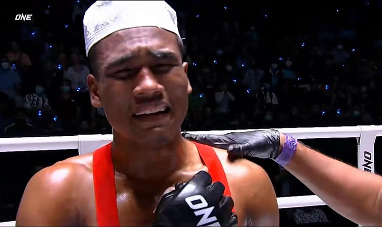 He sells and wins in One Championship, taking money for his father - Photo 1