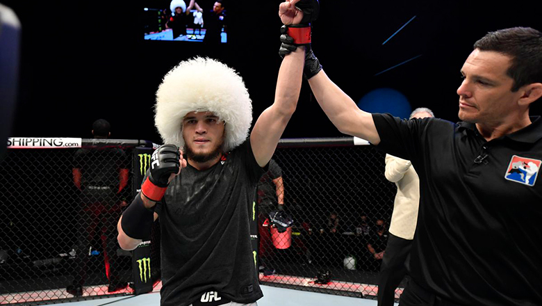 Her cousin Khabib first reached the top 10 UFC - Photo 6