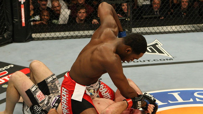 International MMA adjusts the law, allowing the elbow to be elbow in the lying position - Photo 1