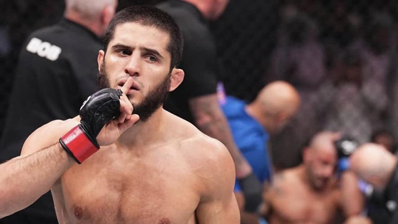 Islam Makhachev protects the belt before Dustin Poirier at UFC 302 - Photo 1