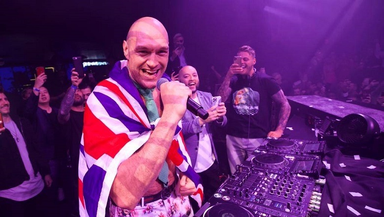 Jake Paul's practitioner: Tommy Fury has no injury, party too much? - Photo 1