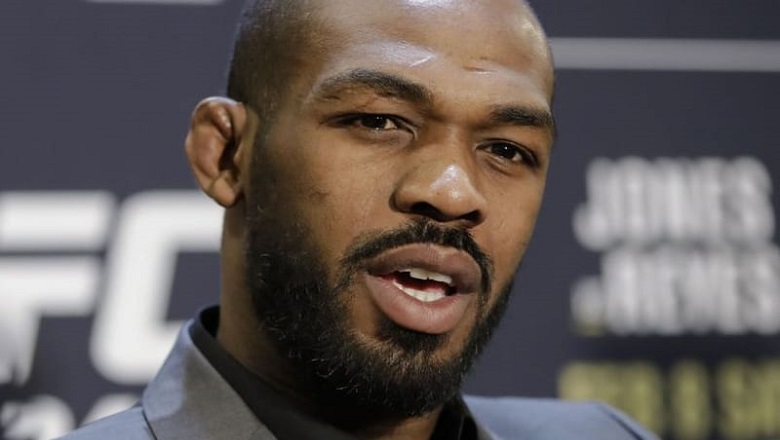 Jon Jones fainted with Nike 